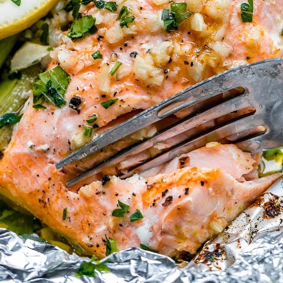 Salmon and Asparagus Foil Packs with Garlic Lemon Butter Sauce