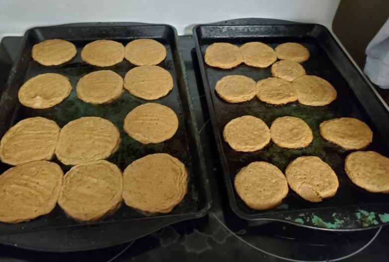 Yummy 4 Ingredient Peanut Butter Cookies