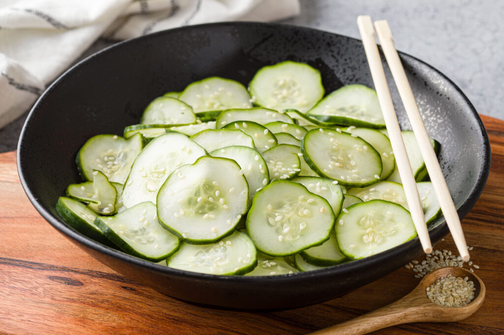 Refreshing Japanese Sunomono Cucumber Salad: A Simple Yet Elegant Recipe