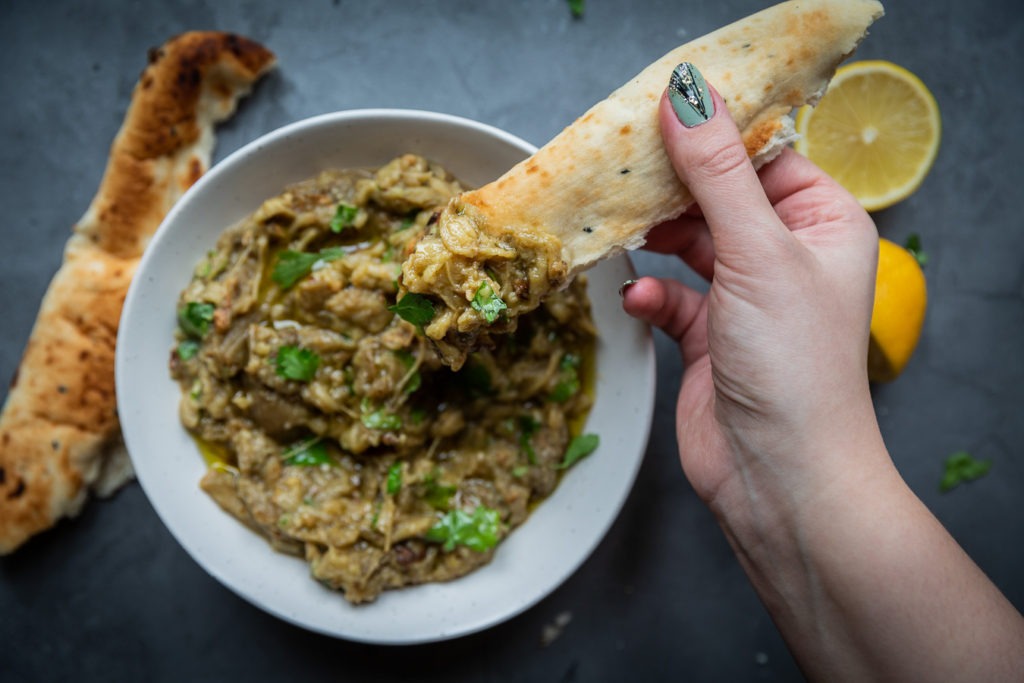 Authentic Mediterranean Baba Ghanoush: A Simple and Delicious Eggplant Dip Recipe