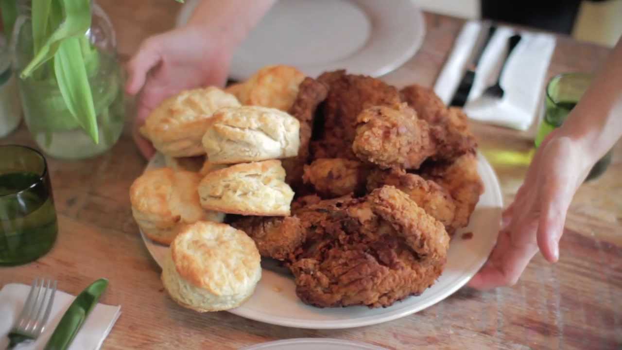 Southern Comfort Food at Its Finest: Homemade Fried Chicken Biscuits Recipe