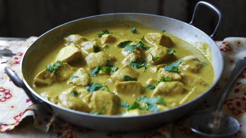 Creamy Dream: Indulge in Homemade Korma Chicken with Nuts – An Easy Recipe!
