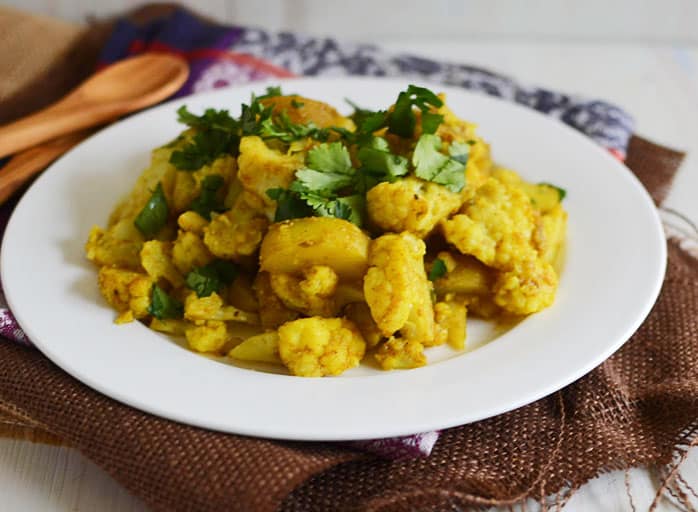 Aloo Gobi: A Simple & Flavorful Indian Cauliflower & Potato Curry Recipe